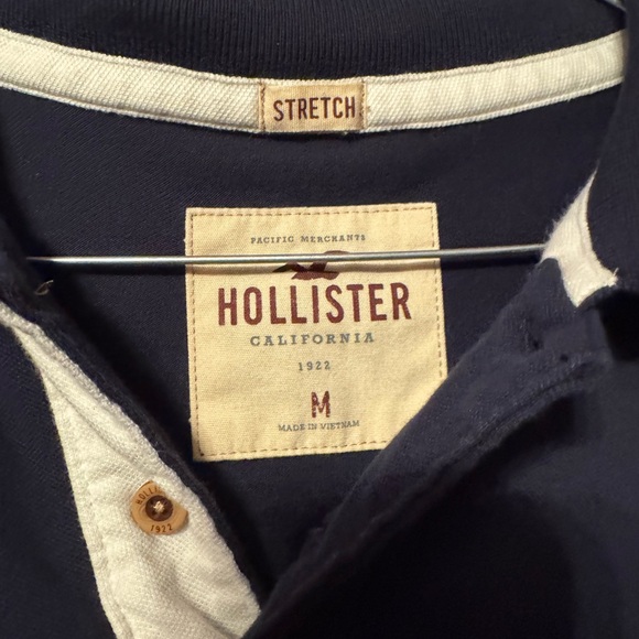 Hollister Men's Dark Blue Polo Shirt - Picture 4 of 5